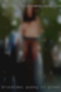 Brucelewi pussy in pines