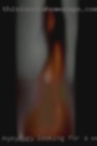 mysyzygy looking for a women to do a threesome